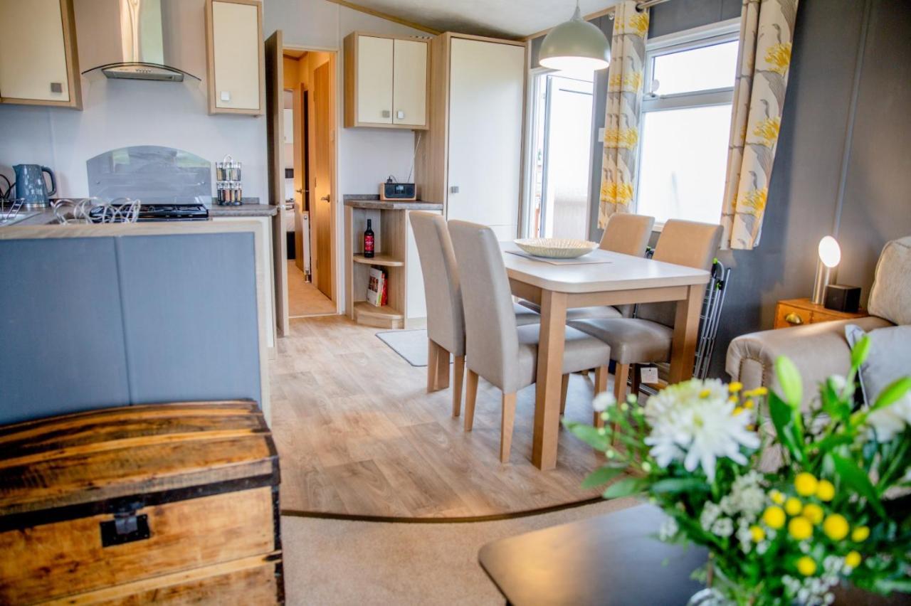 Billing Aquadrome Lovely Waterside 2 Bedroom Static Holiday Shemar Holiday park *