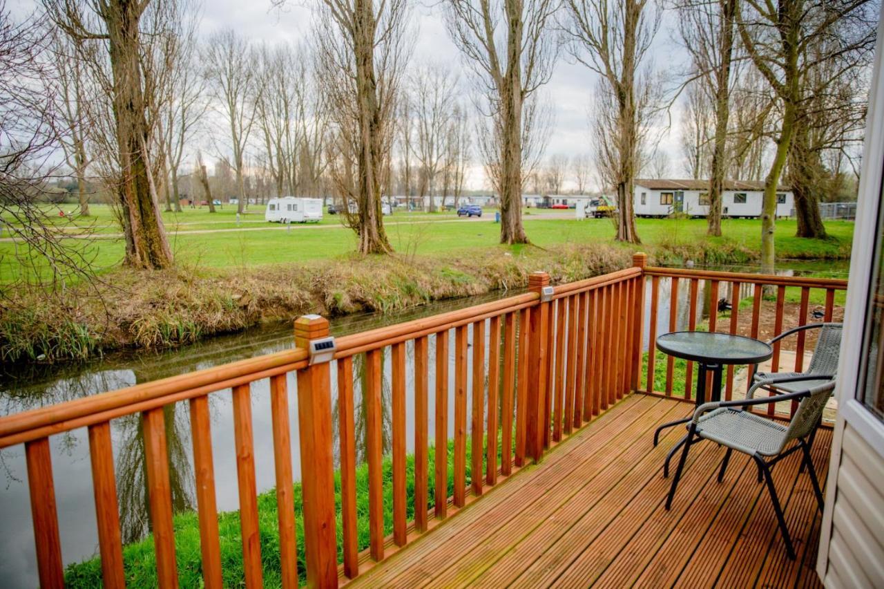 Billing Aquadrome Lovely Waterside 2 Bedroom Static Holiday Shemar