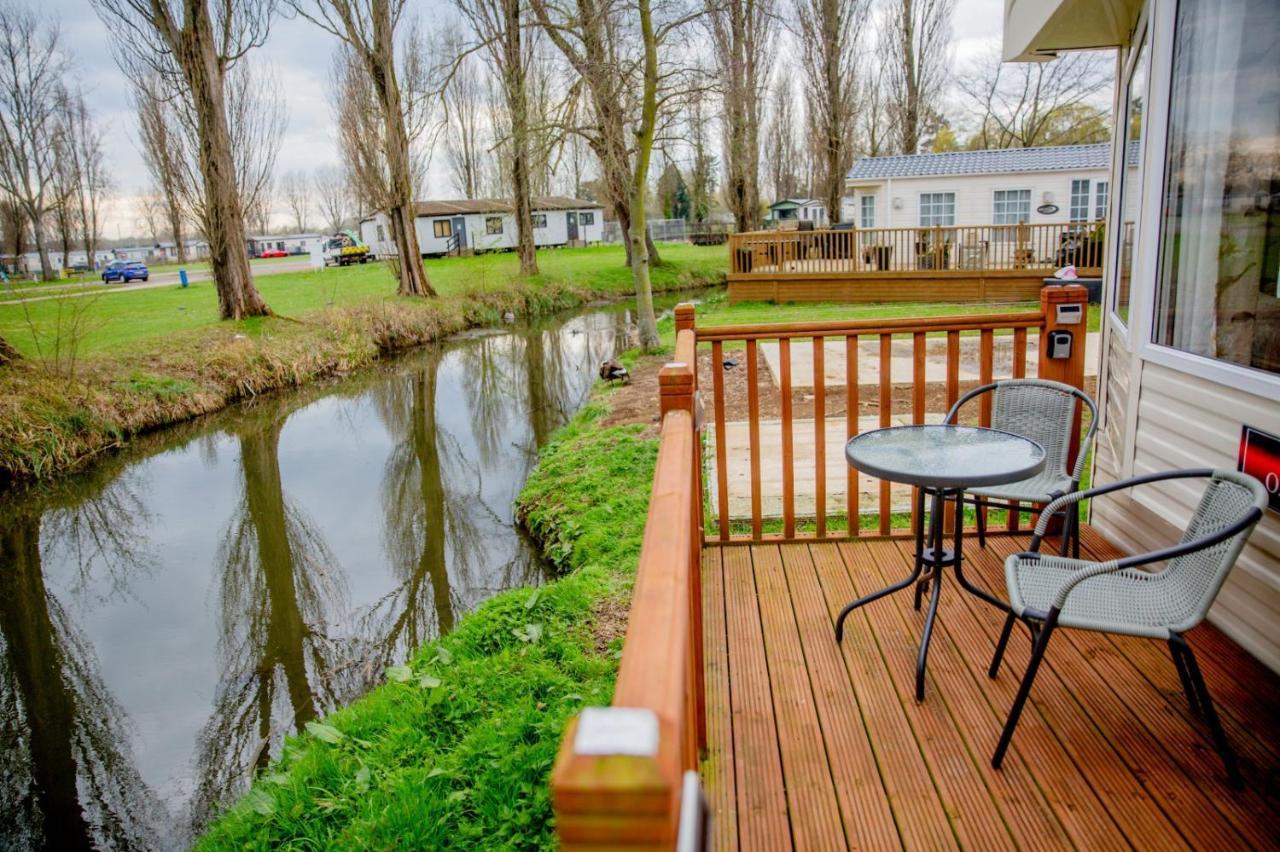 Billing Aquadrome Lovely Waterside 2 Bedroom Static Holiday Shemar Holiday park Northampton